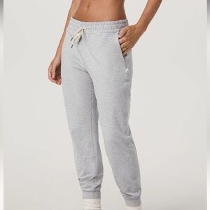 Vuori Performance Jogger Womens XL Dreamknit Luxury Athleisure Workout Fit